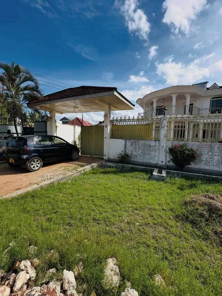 5bdrm House in Mikocheni for sale