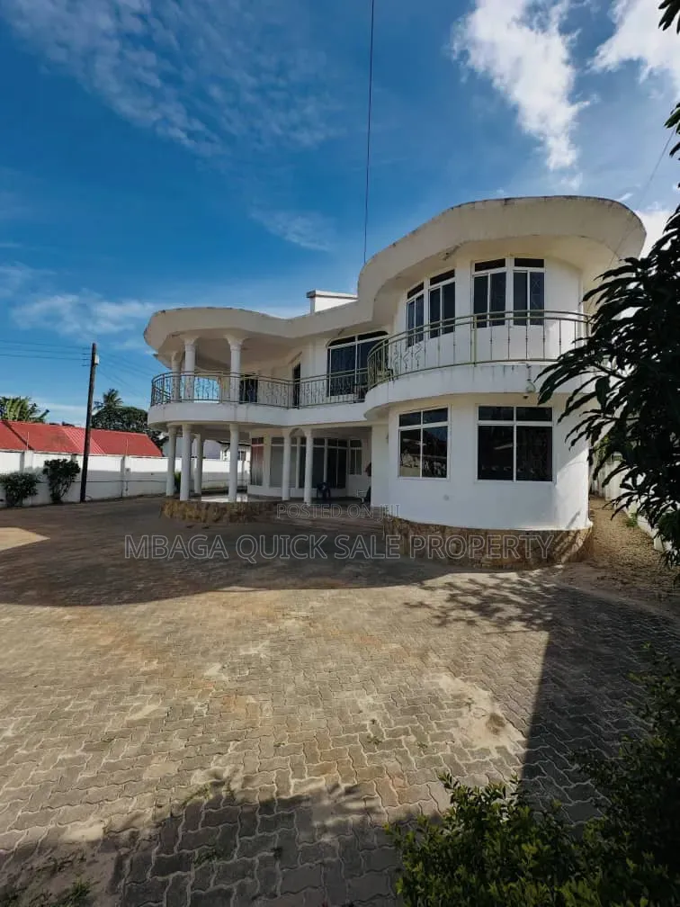5bdrm House in Mikocheni for sale