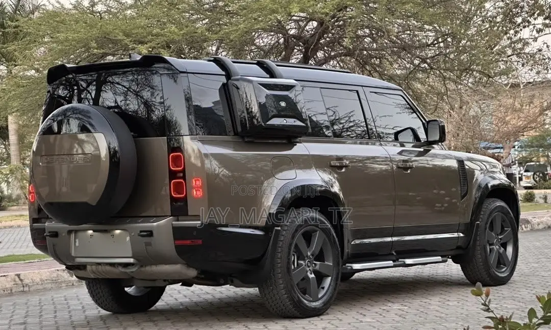 Land Rover Defender 2025 Gray