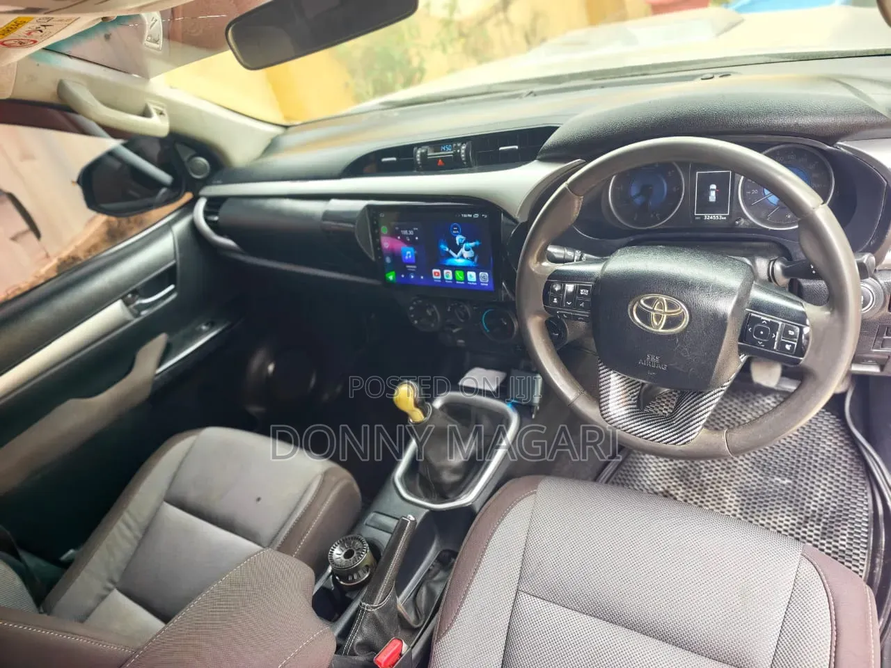 Toyota Hilux 2016 Gray