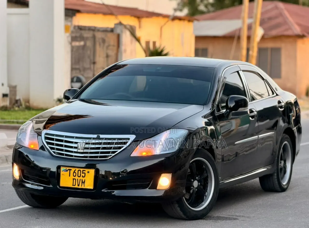 Toyota Crown 2010 Black
