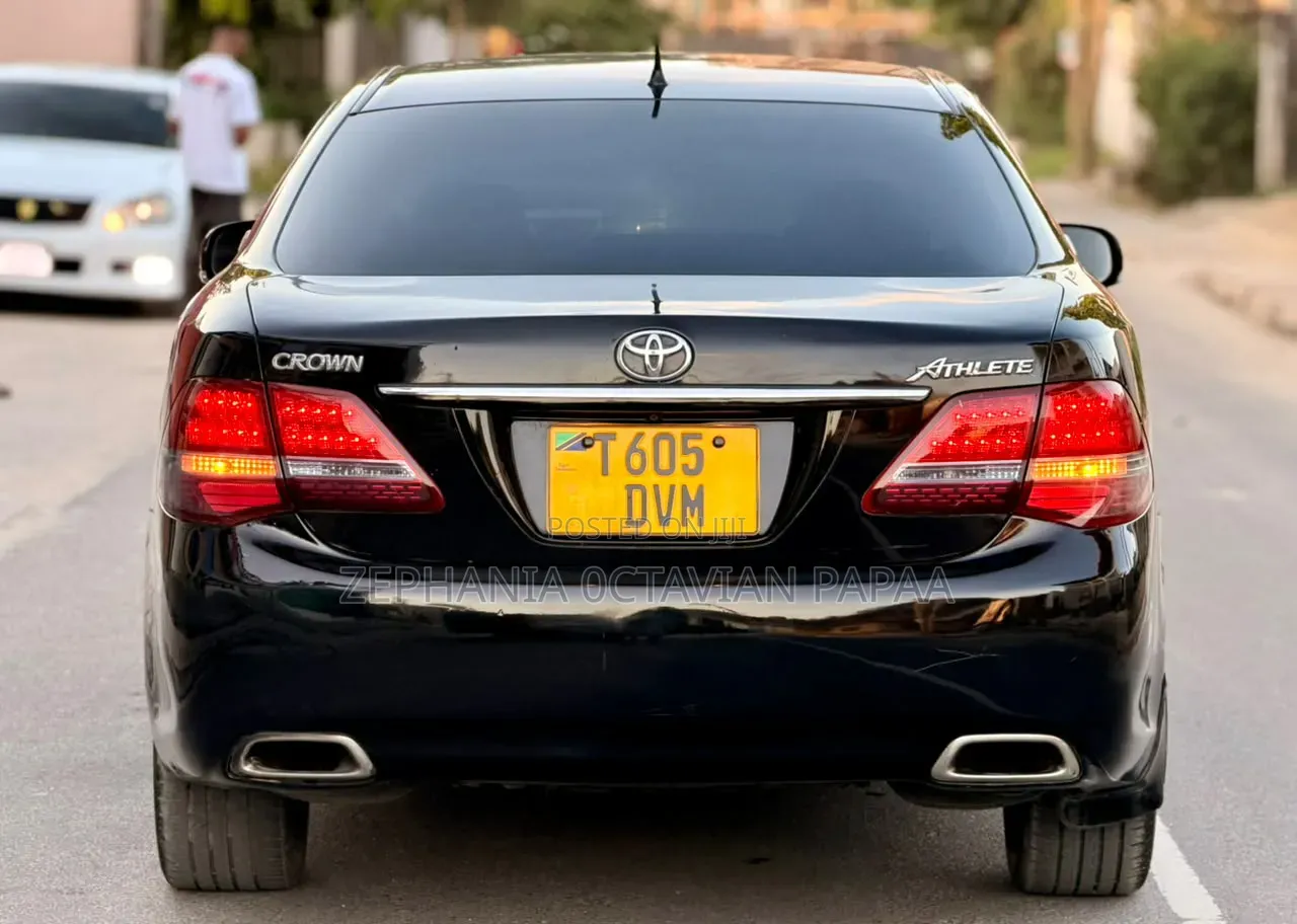 Toyota Crown 2010 Black