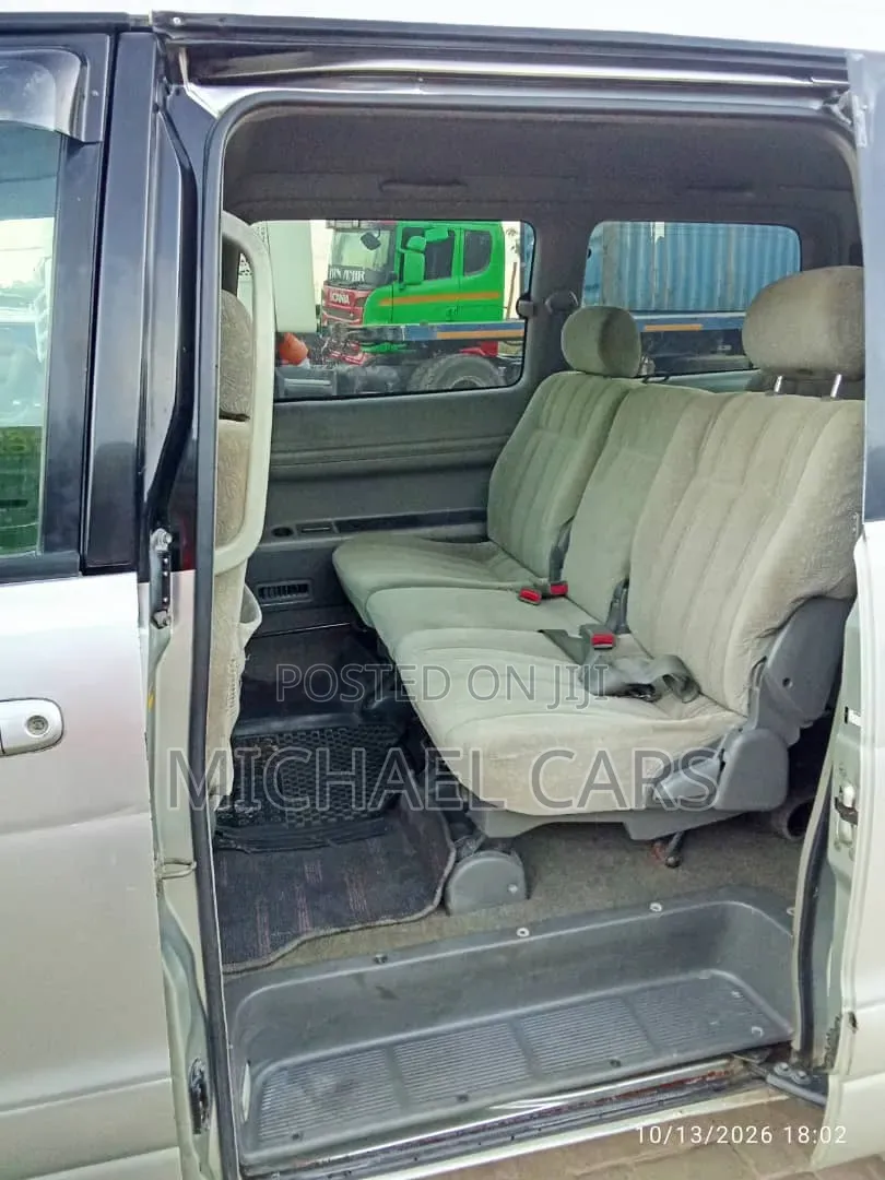 Toyota Noah 2001 Silver