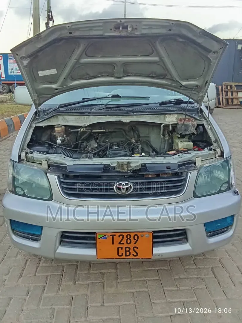 Toyota Noah 2001 Silver