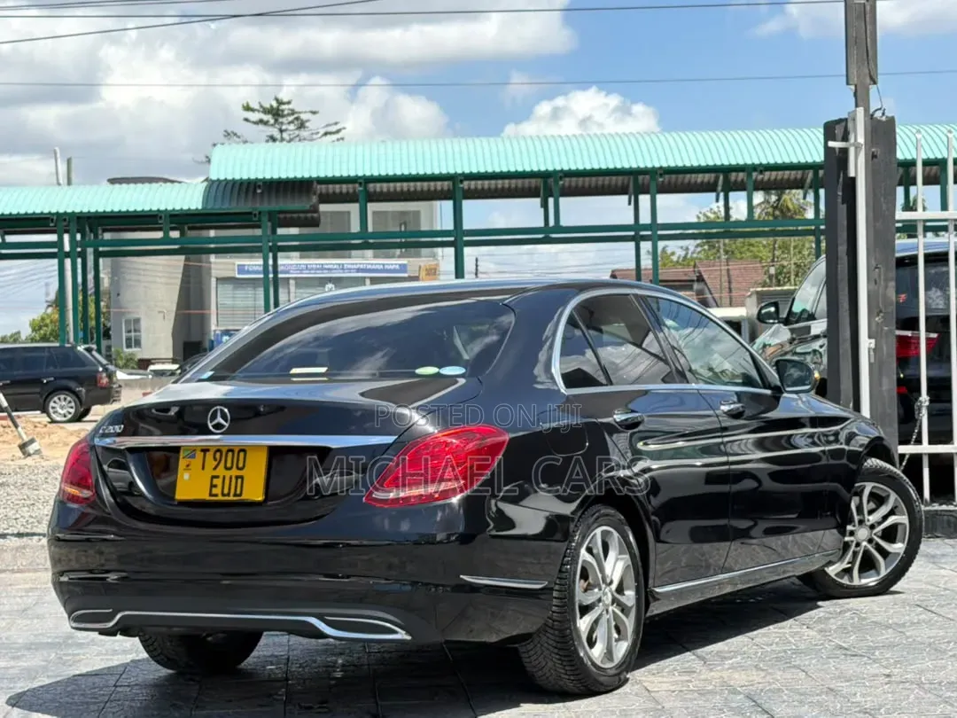 Mercedes-Benz C200 2014 Black