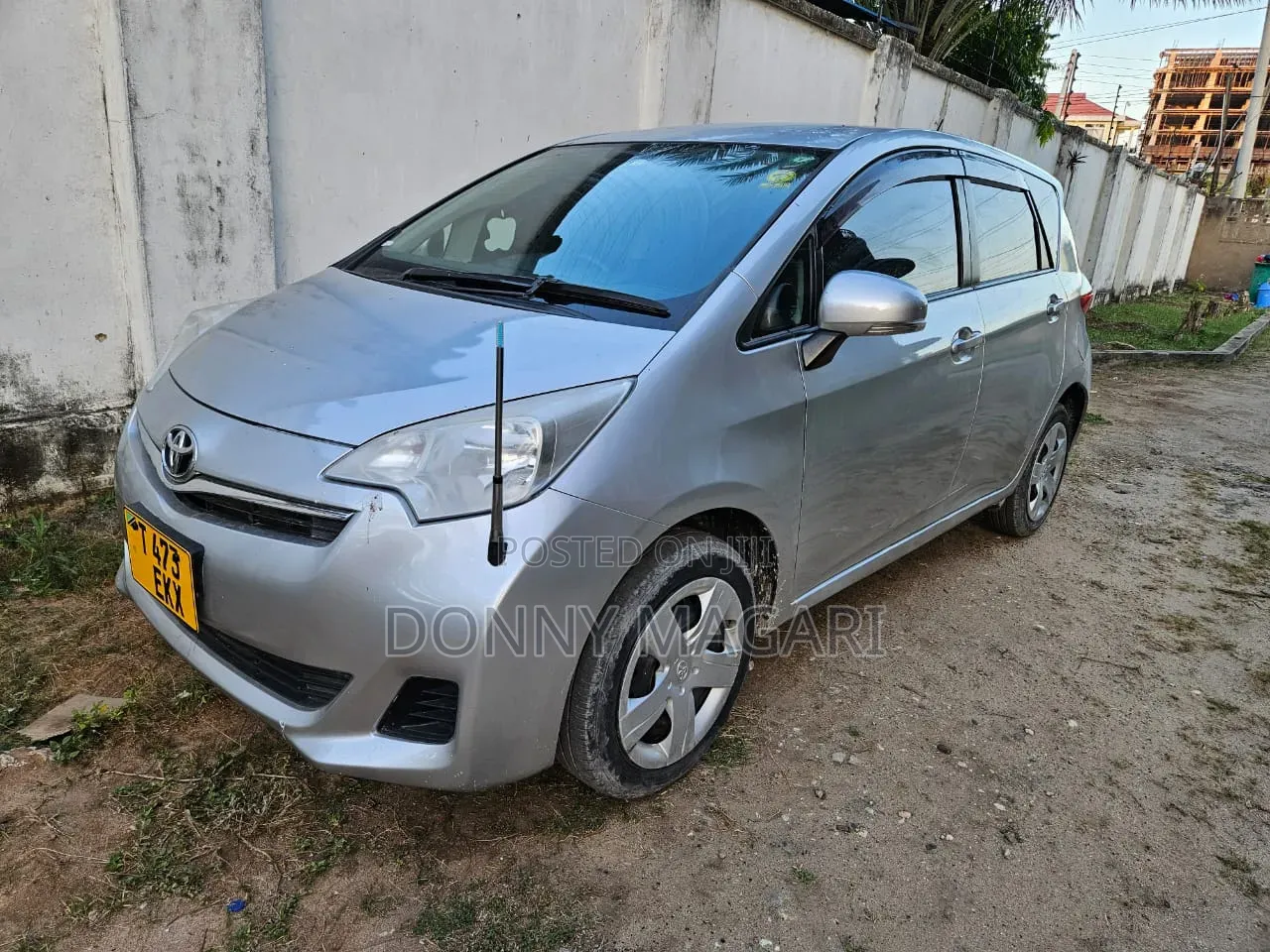 Toyota Ractis 2012 Silver