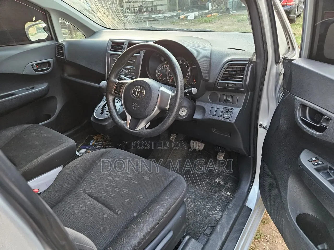 Toyota Ractis 2012 Silver
