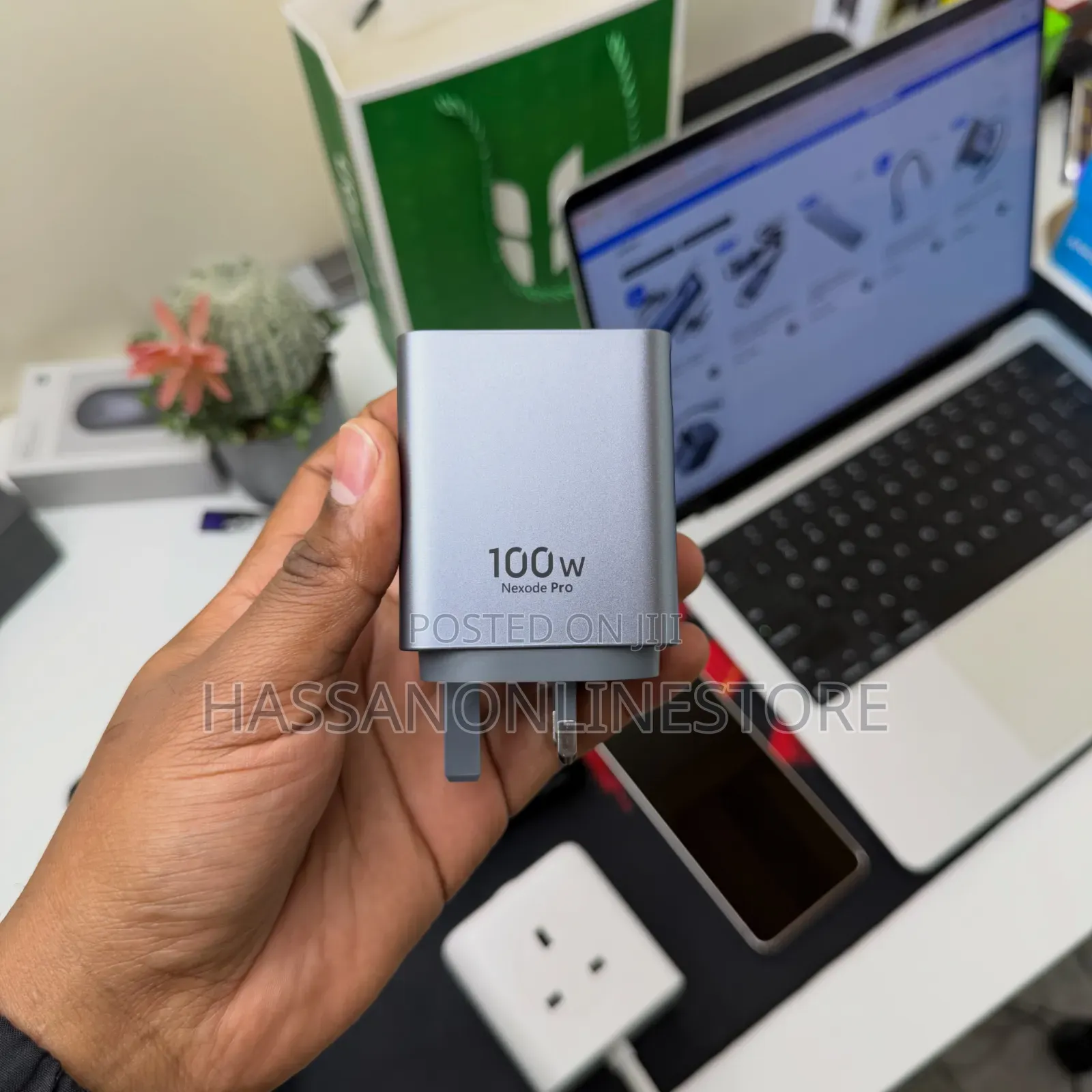 Ugreen Nexode 100w Charger With Retractable USB-C Cable