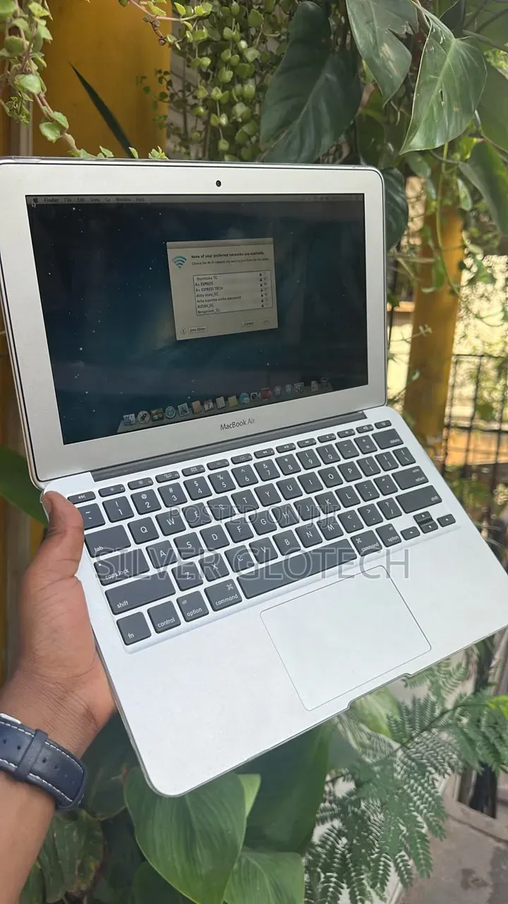 New Laptop Apple MacBook Air 4GB Intel Core i5 SSD 256GB