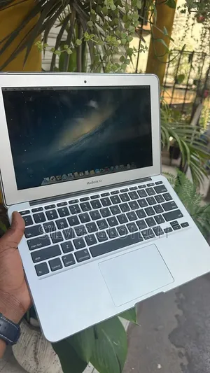 New Laptop Apple MacBook Air 4GB Intel Core i5 SSD 256GB