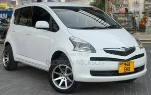 Toyota Ractis 1.3 FWD 2007 White