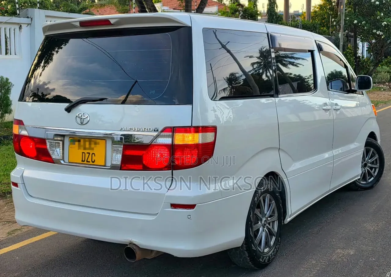 Toyota Alphard 2.4 Petrol AWD 2005 White