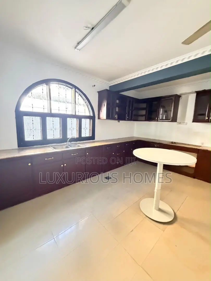 14 Bedrooms Office House for Rent – Masaki