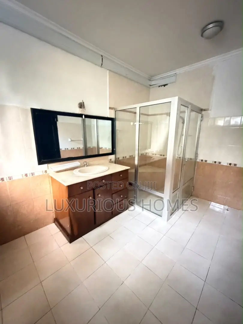 14 Bedrooms Office House for Rent – Masaki