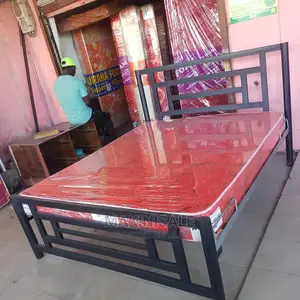 Kitanda Na Godoro Lake Vyote Kwa Pamoja