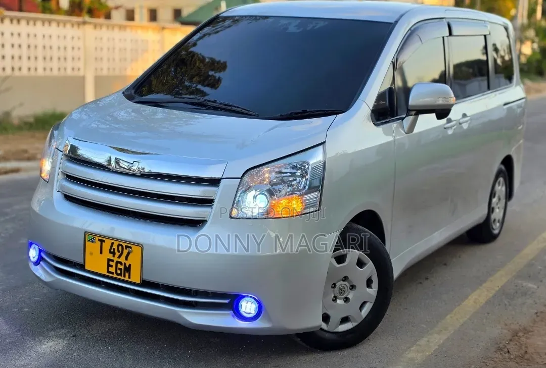Toyota Noah 2008 Silver