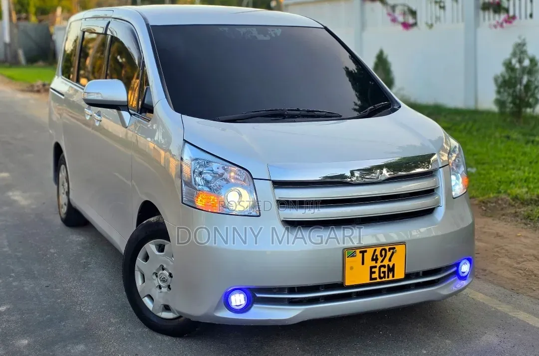 Toyota Noah 2008 Silver