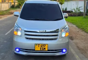 Toyota Noah 2008 Silver