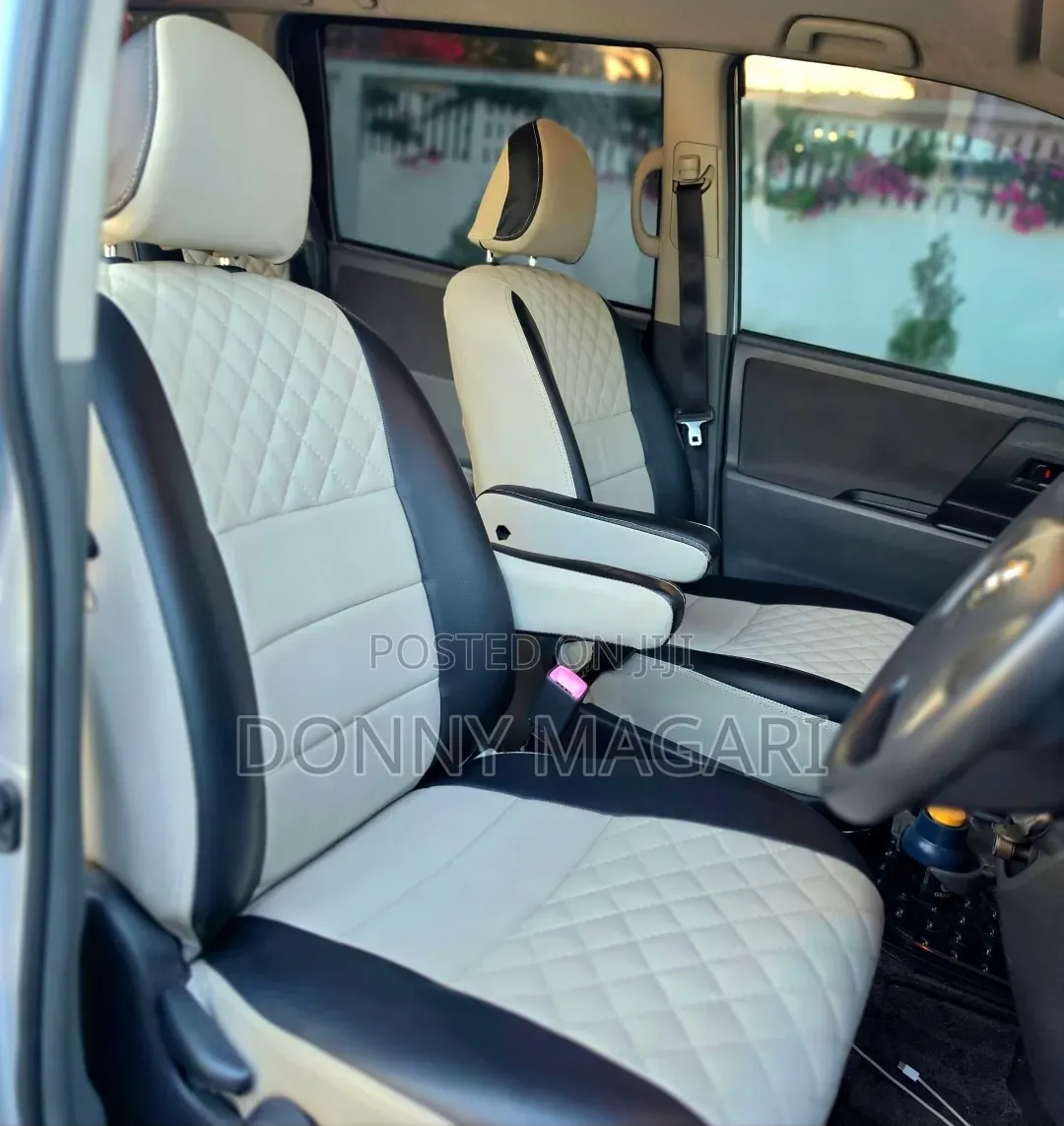 Toyota Noah 2008 Silver