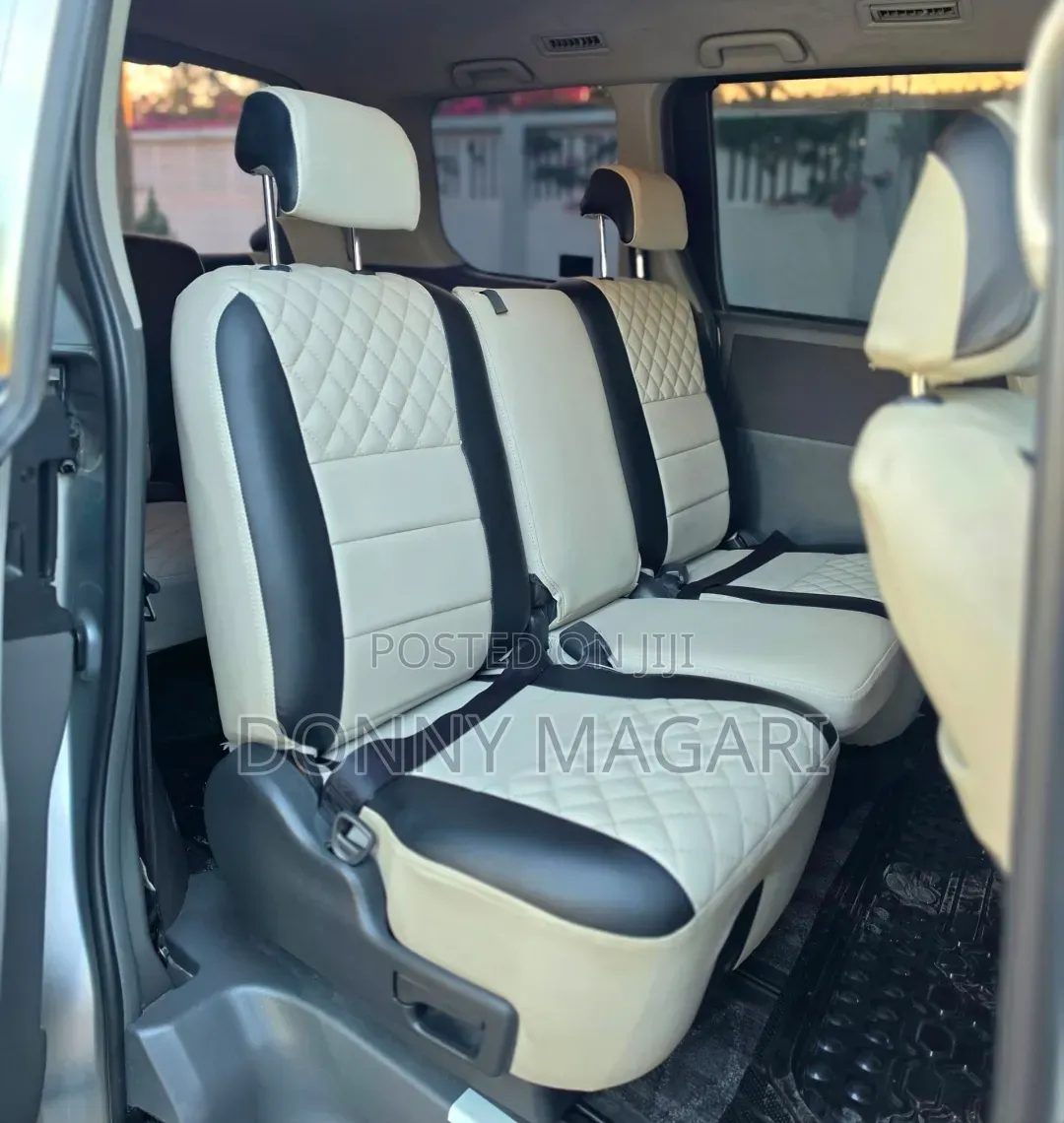 Toyota Noah 2008 Silver