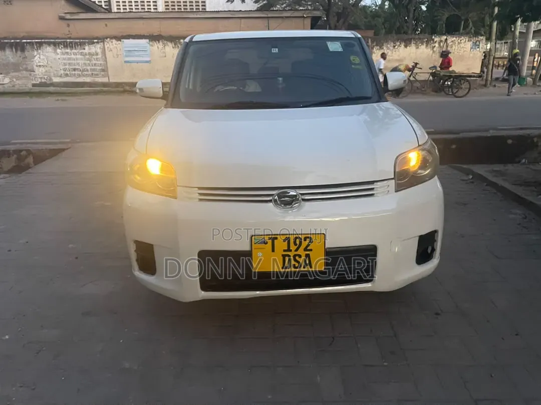 Toyota Corolla Rumion 2009 White