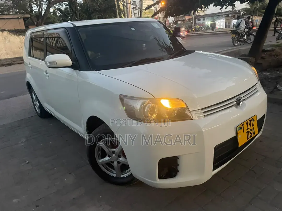 Toyota Corolla Rumion 2009 White