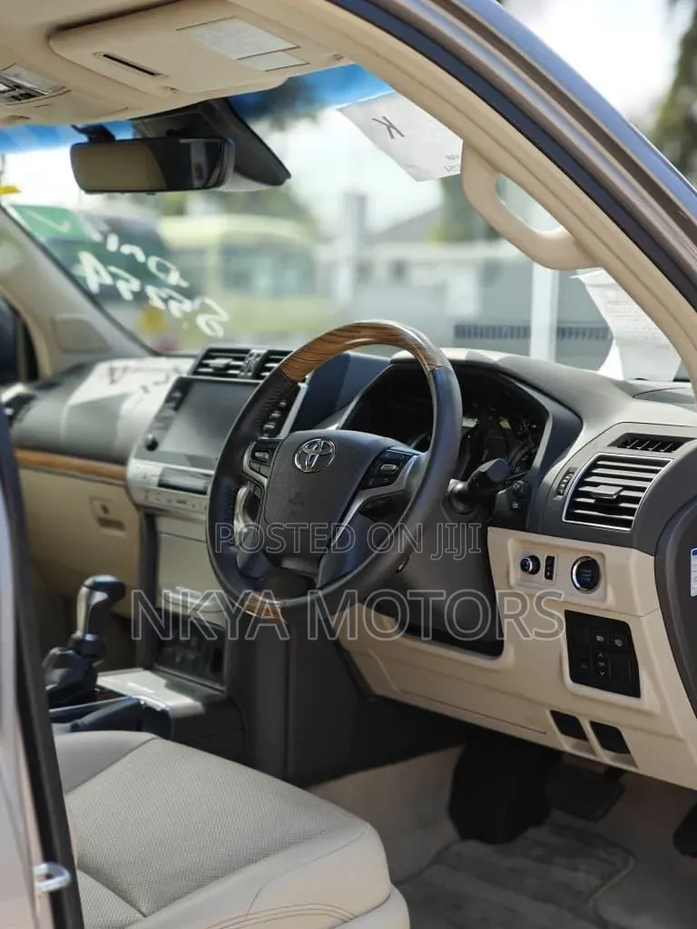Toyota Land Cruiser Prado 2023 Gray