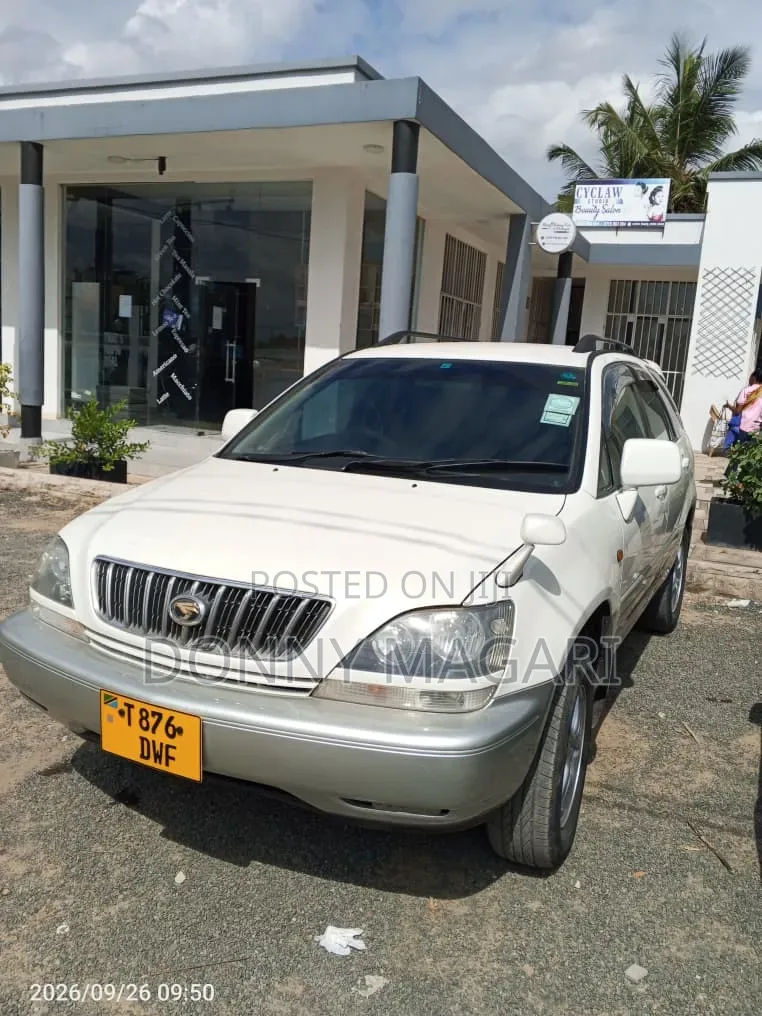 Toyota Harrier 2001 White
