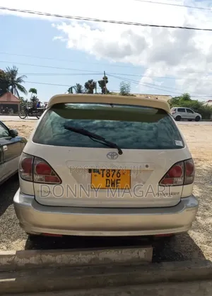 Toyota Harrier 2001 White