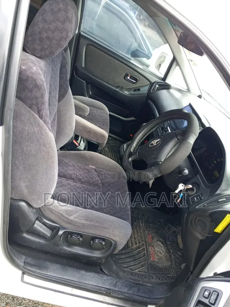 Toyota Harrier 2001 White