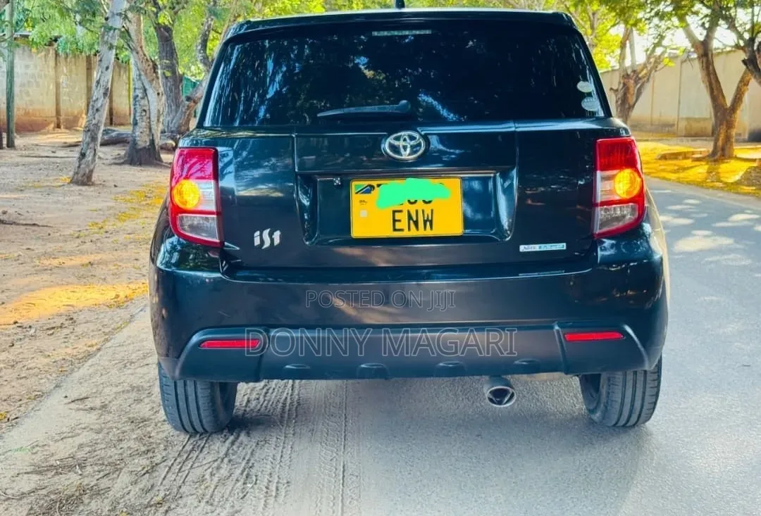 Toyota IST 2012 Black