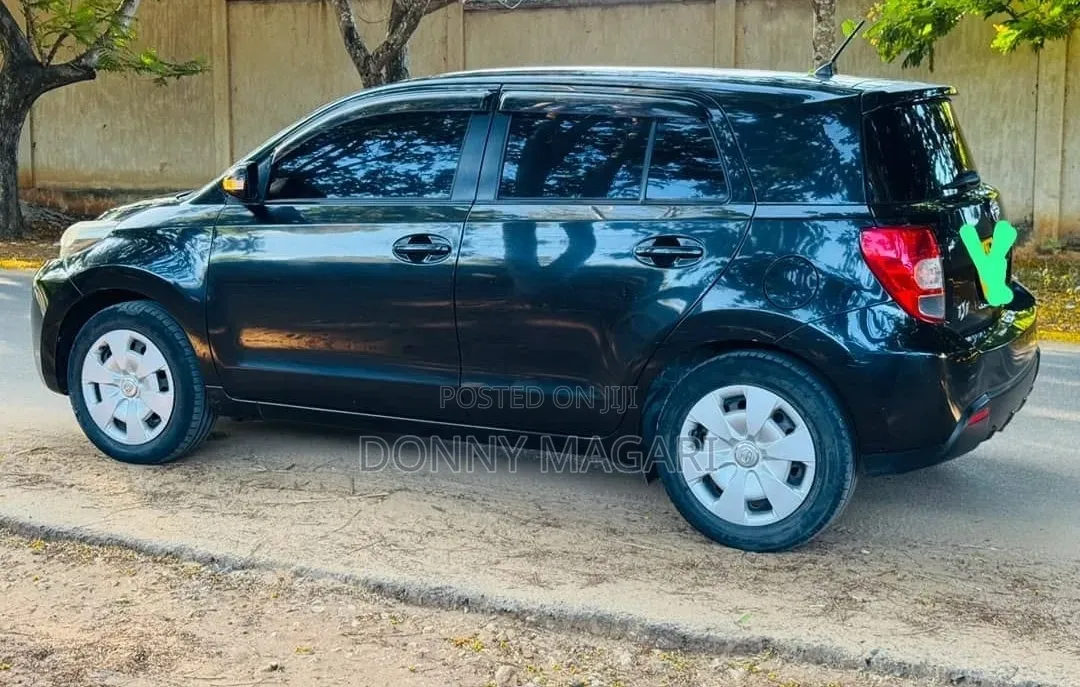 Toyota IST 2012 Black