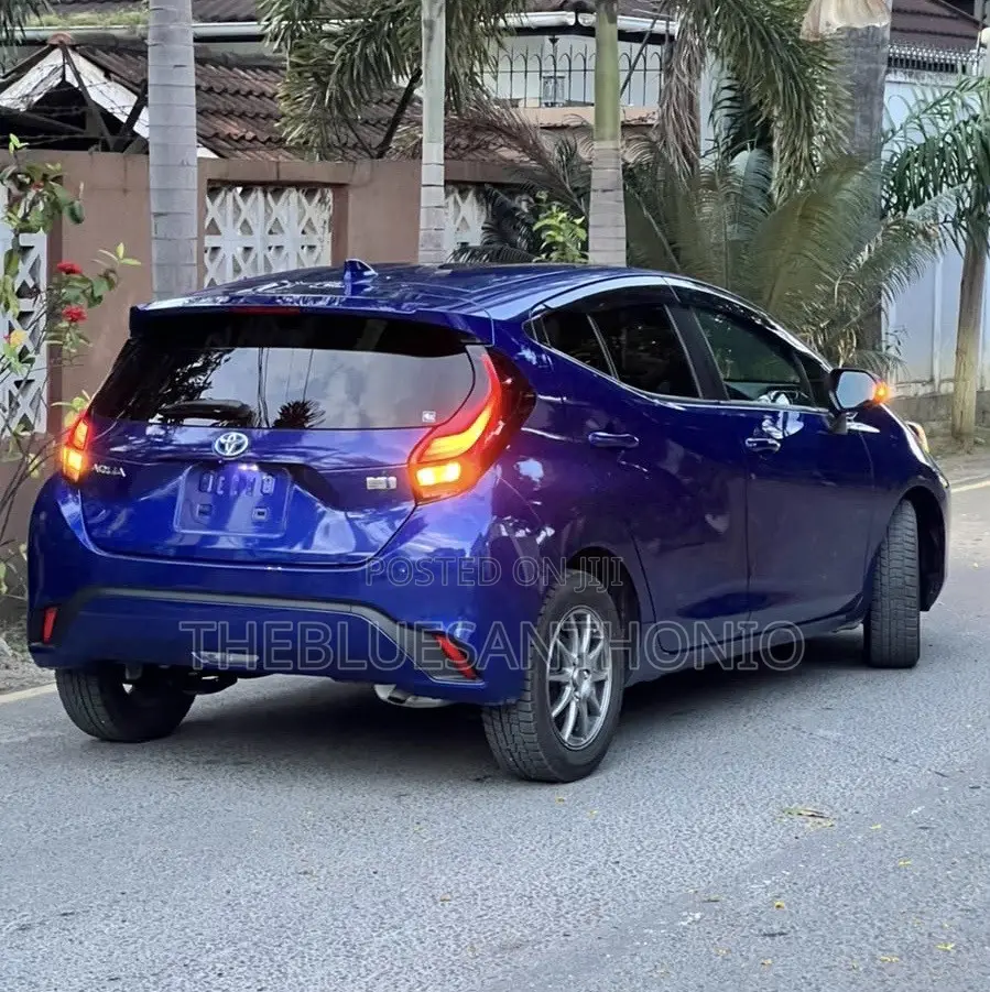 Toyota Aqua 2024 Blue