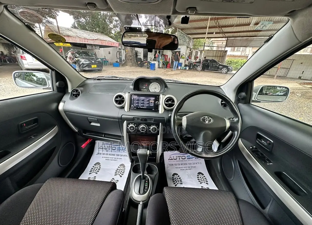 Toyota IST 2002 Silver