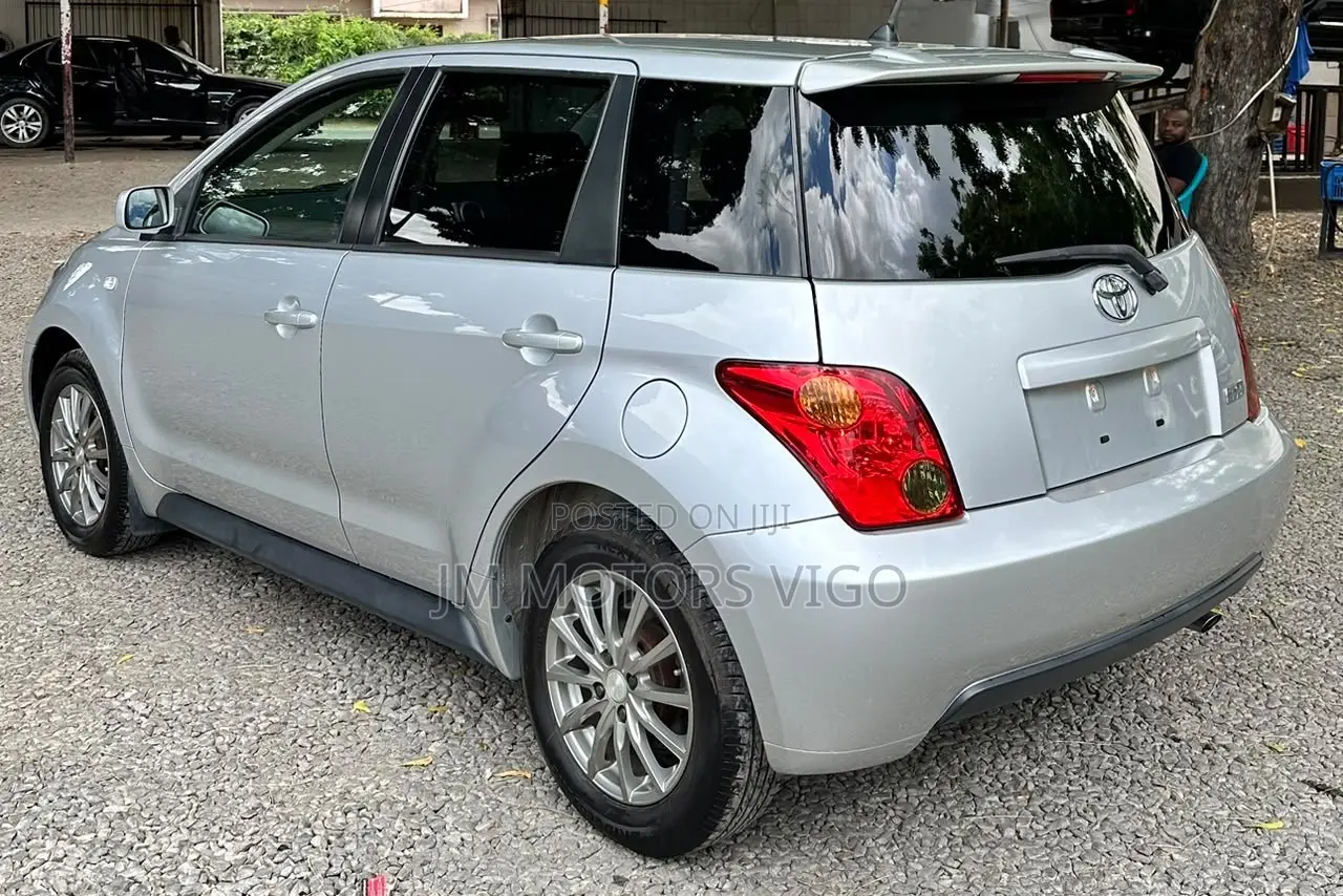 Toyota IST 2002 Silver