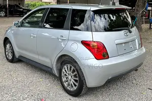 Toyota IST 2002 Silver