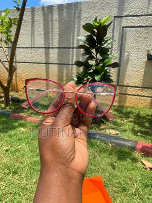 Miwani Ya Urembo Na Frame Za Miwani Ya Macho
