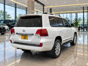 Toyota Land Cruiser 2015 White