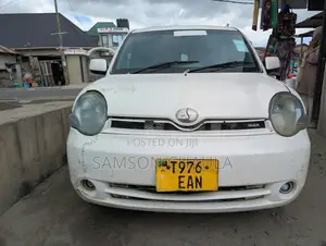 Toyota Sienta 2013 White