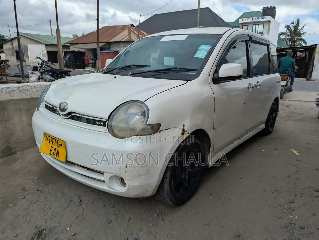 Toyota Sienta 2013 White
