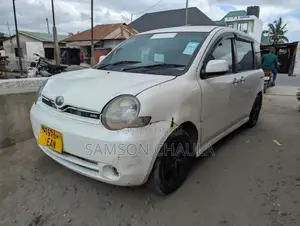 Toyota Sienta 2013 White