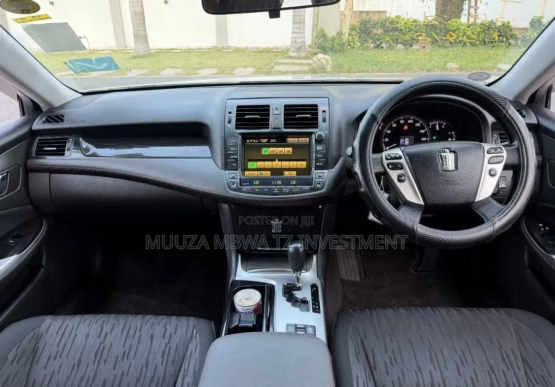 Toyota Crown 2011 Silver