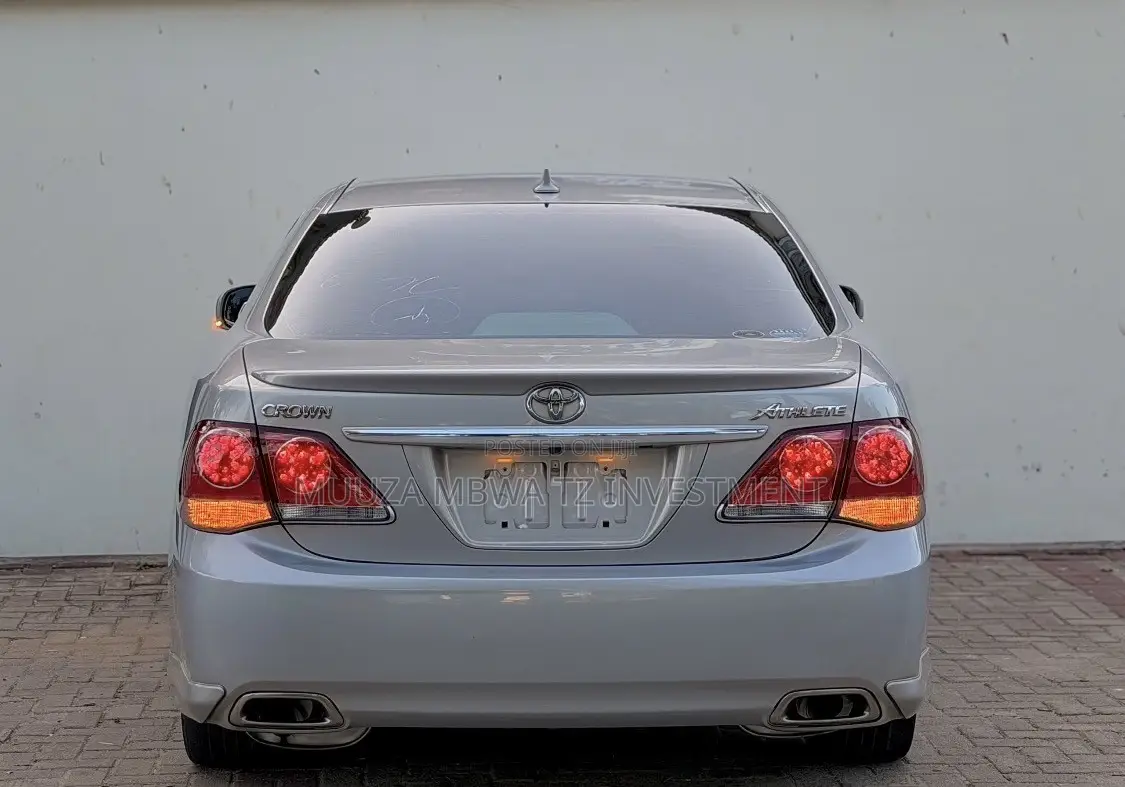 Toyota Crown 2011 Silver