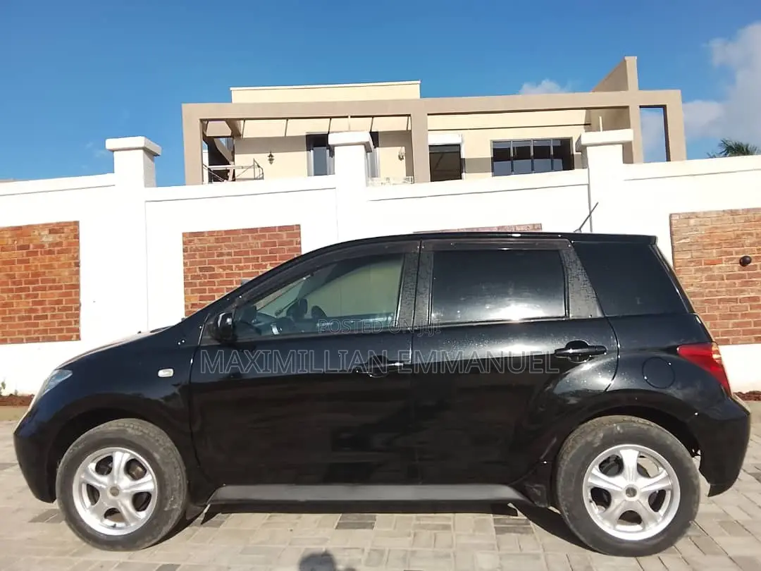Toyota IST 2005 Silver