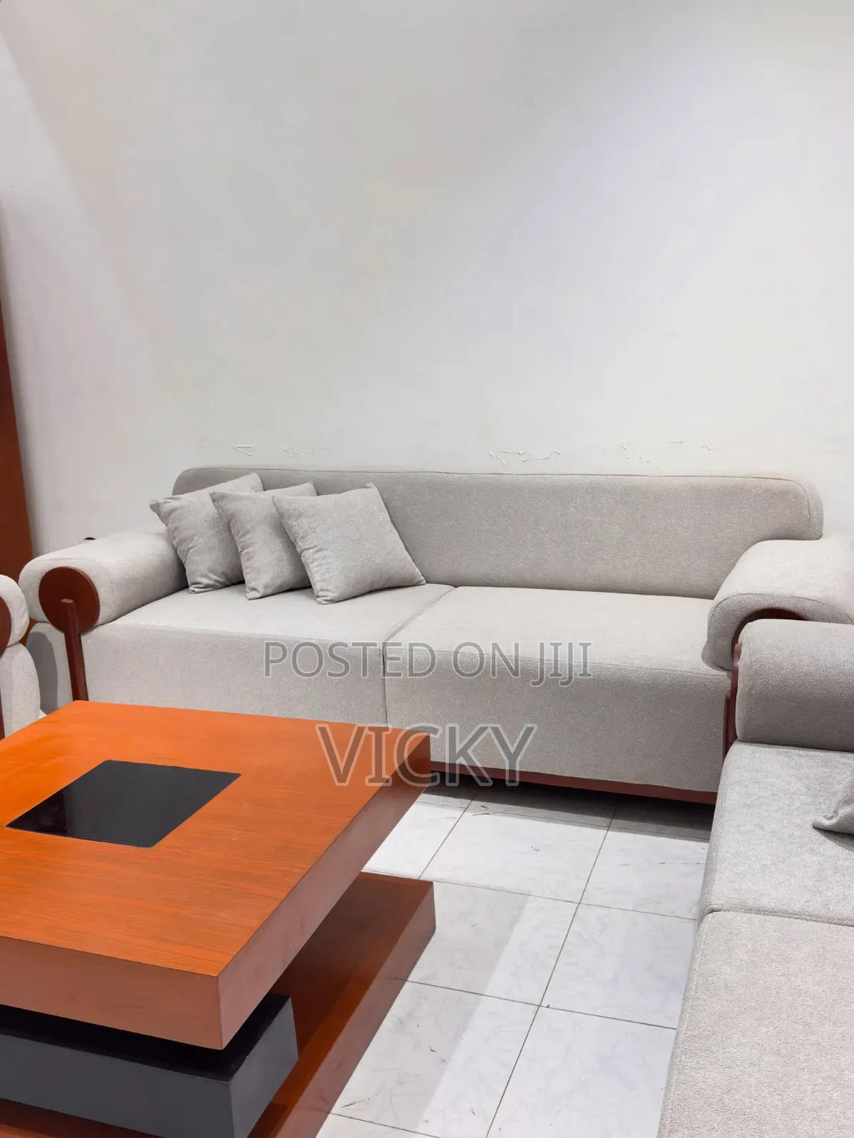 Sofa Very Expensive Kwa 1.2m