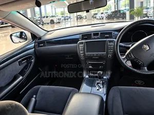Toyota Crown 2006 White