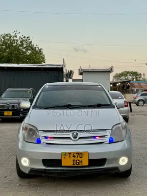Toyota IST 2004 Silver