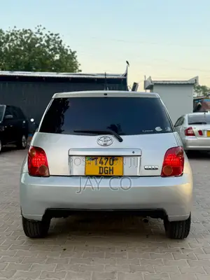 Toyota IST 2004 Silver