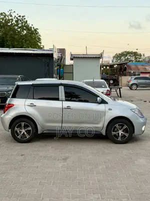 Toyota IST 2004 Silver