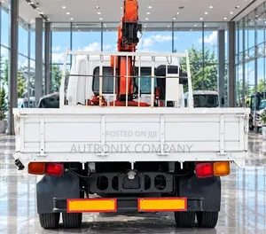 Mitsubishi FUSO Fighter Crane